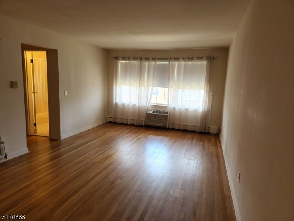 565 Grove St A-5 A-5, Clifton City, NJ 07013