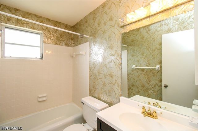 729 Palm View DR D4, Naples, FL 34110