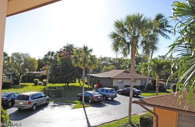 729 Palm View DR D4, Naples, FL 34110