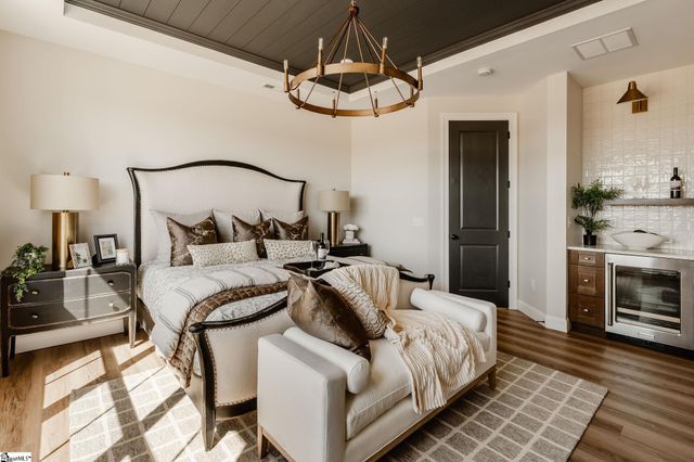 40 Nivie Lane, Simpsonville, SC 29681