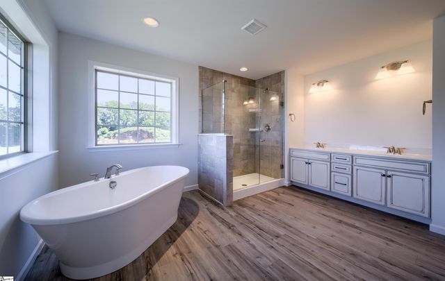 40 Nivie Lane, Simpsonville, SC 29681