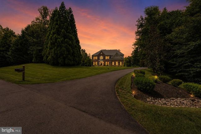 9772 THORN BUSH DR, Fairfax Station, VA 22039