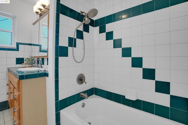 1821 Grand St, Alameda, CA 94501