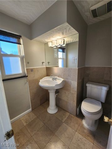 2452 Bromley Road, University Heights, OH 44118