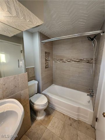 2452 Bromley Road, University Heights, OH 44118