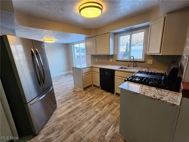 2452 Bromley Road, University Heights, OH 44118