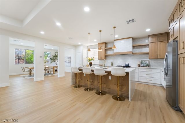 8584 South Garnet Lake Avenue, Las Vegas, NV 89113