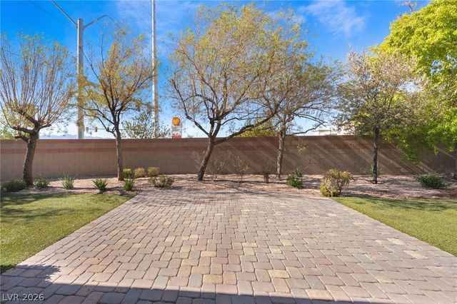 8584 South Garnet Lake Avenue, Las Vegas, NV 89113
