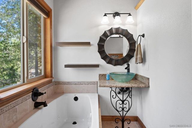 27720 Saunders Meadow Rd, Idyllwild, CA 92549