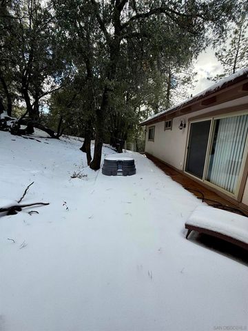 27720 Saunders Meadow Rd, Idyllwild, CA 92549