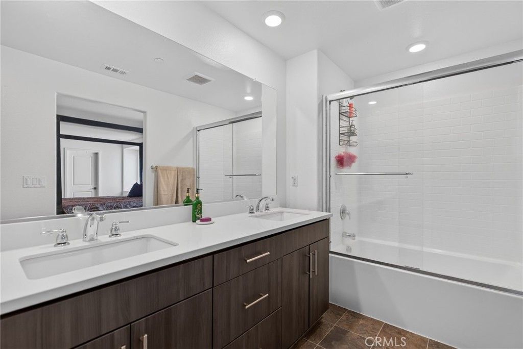 Image 22 of property listing at 590 Colorado Drive, Rialto, CA 92377