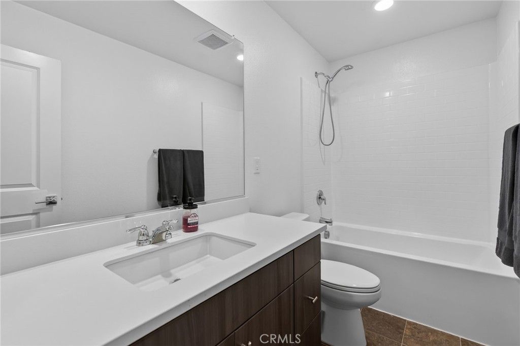 Image 25 of property listing at 590 Colorado Drive, Rialto, CA 92377