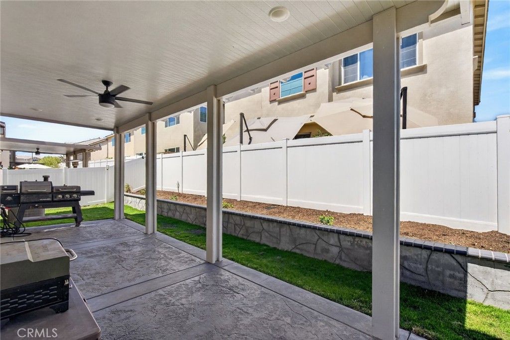Image 27 of property listing at 590 Colorado Drive, Rialto, CA 92377