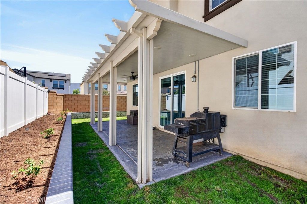 Image 28 of property listing at 590 Colorado Drive, Rialto, CA 92377