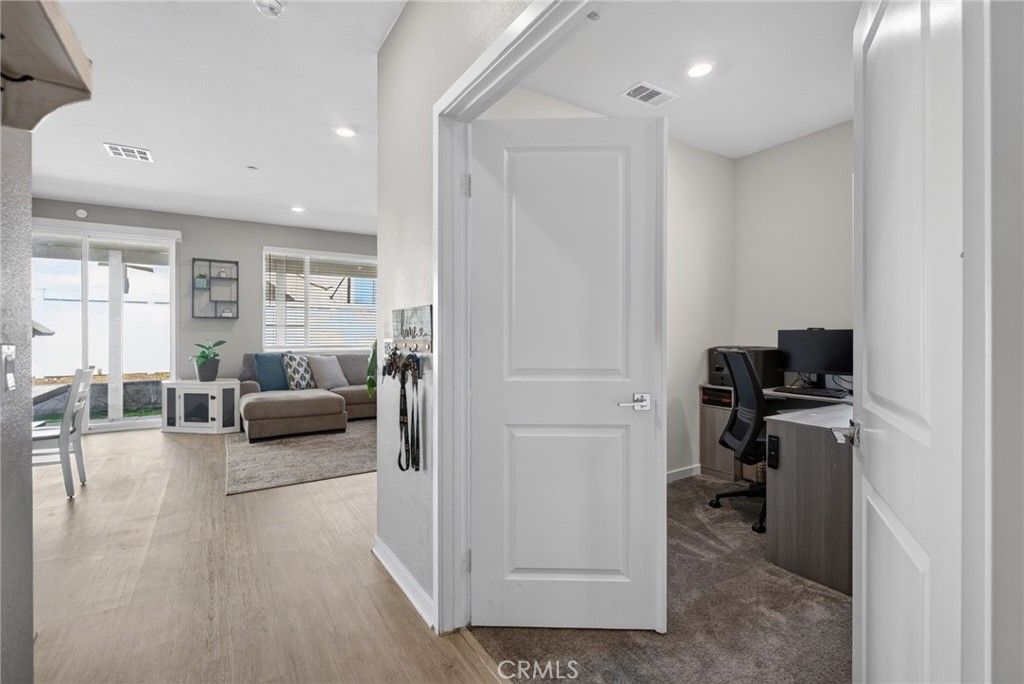 Image 7 of property listing at 590 Colorado Drive, Rialto, CA 92377