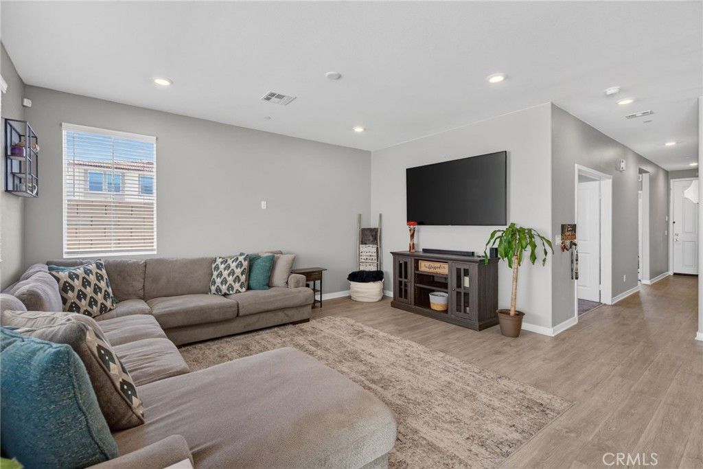 Image 9 of property listing at 590 Colorado Drive, Rialto, CA 92377