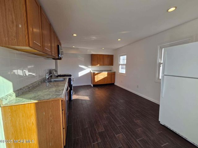 14 Cottage Place A, Keansburg, NJ 07734