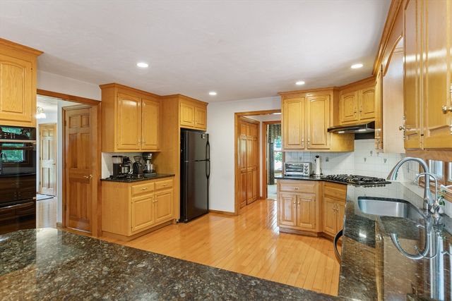 1 Sterling Dr, Hopkinton, MA 01748