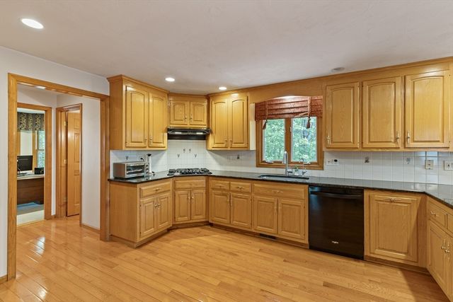 1 Sterling Dr, Hopkinton, MA 01748