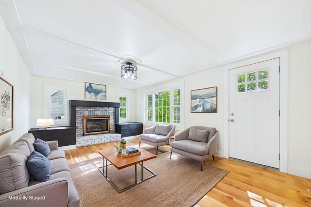 17 Winthrop Rd, Plymouth, MA 02360