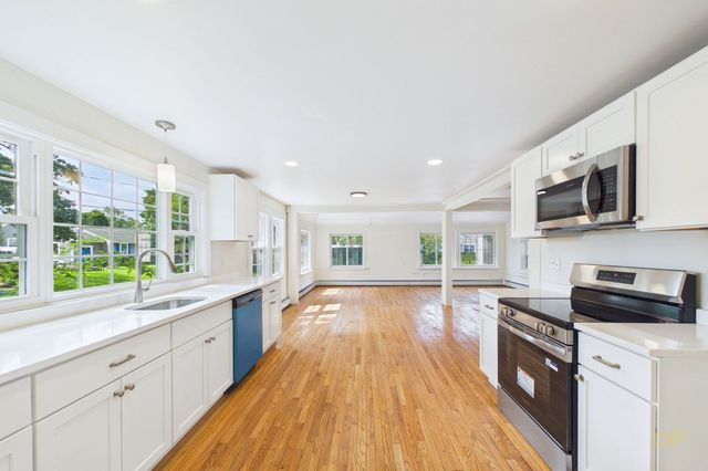 17 Winthrop Rd, Plymouth, MA 02360