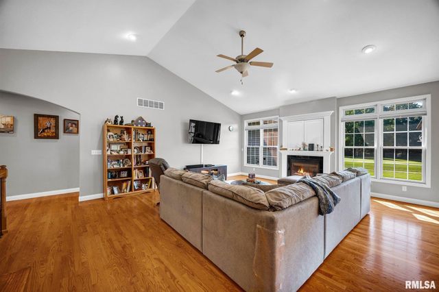 8321 W COYOTE CREEK Drive, Peoria, IL 61607
