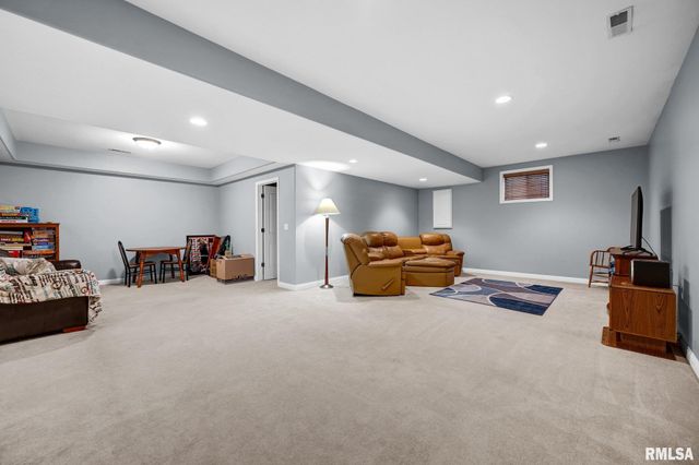 8321 W COYOTE CREEK Drive, Peoria, IL 61607