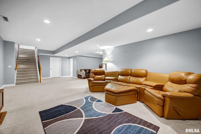 8321 W COYOTE CREEK Drive, Peoria, IL 61607