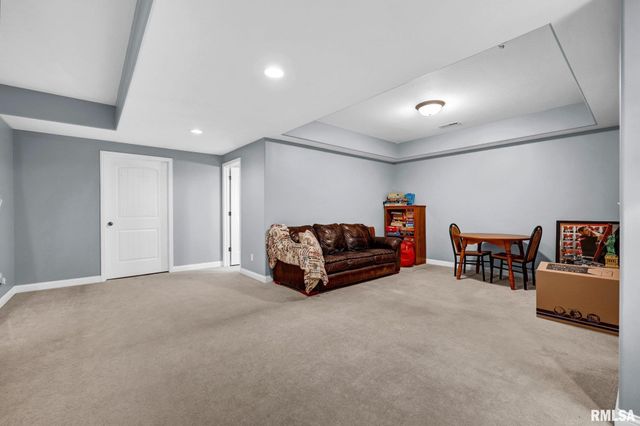 8321 W COYOTE CREEK Drive, Peoria, IL 61607