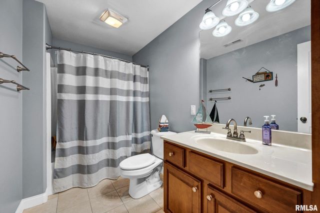 8321 W COYOTE CREEK Drive, Peoria, IL 61607