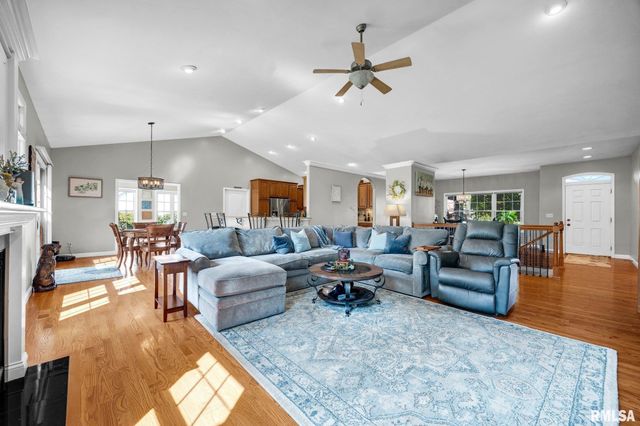 8321 W COYOTE CREEK Drive, Peoria, IL 61607