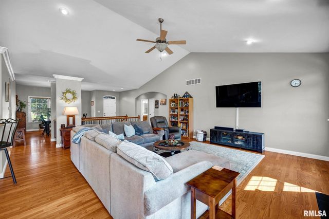8321 W COYOTE CREEK Drive, Peoria, IL 61607
