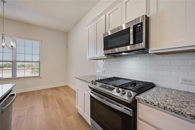 6580 Iron Horse Boulevard, North Richland Hills, TX 76180