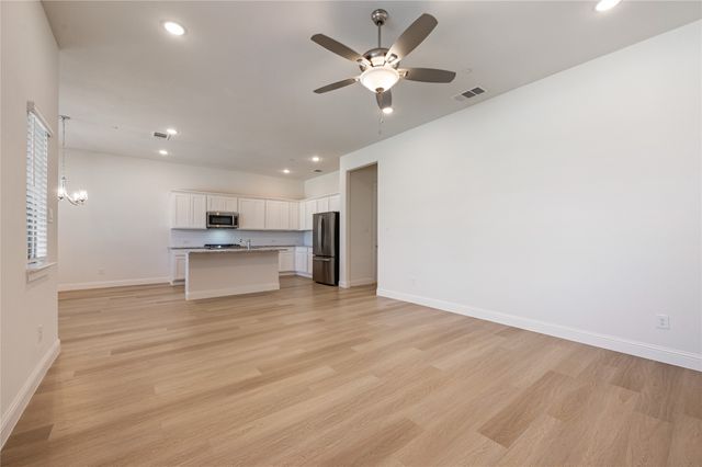 6580 Iron Horse Boulevard, North Richland Hills, TX 76180