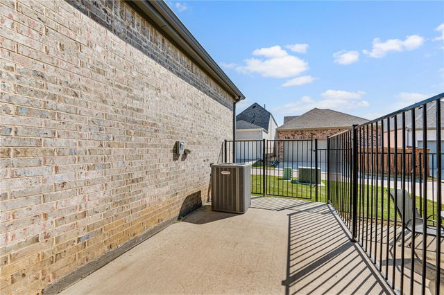 6580 Iron Horse Boulevard, North Richland Hills, TX 76180