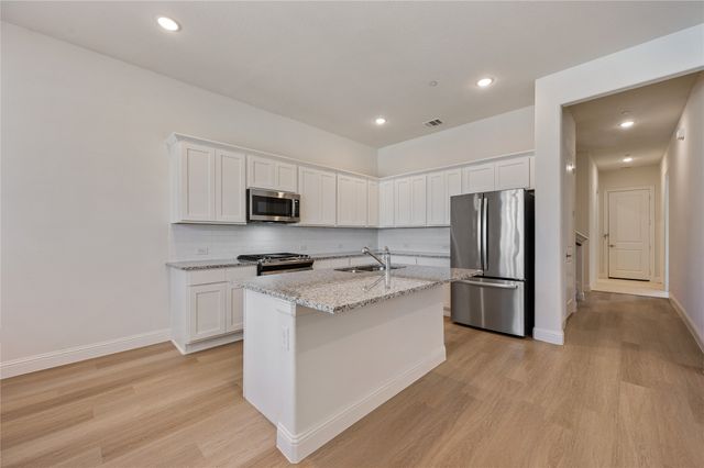 6580 Iron Horse Boulevard, North Richland Hills, TX 76180