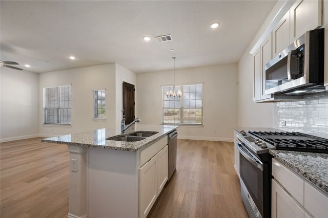 6580 Iron Horse Boulevard, North Richland Hills, TX 76180