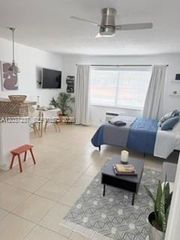 17 NE 2nd Ave 203, Dania Beach, FL 33004