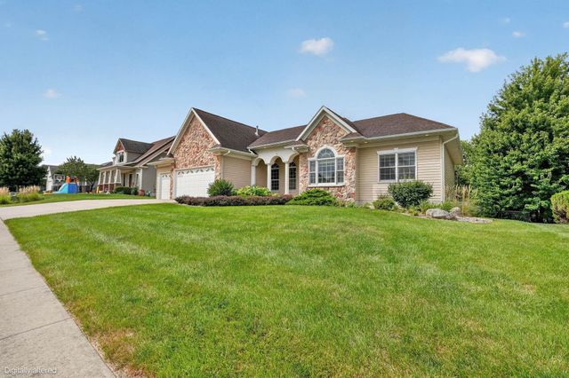 1216 Lake Ridge Drive, Cedar Falls, IA 50613
