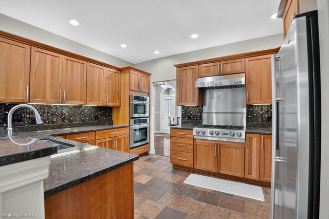1216 Lake Ridge Drive, Cedar Falls, IA 50613