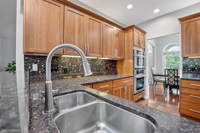 1216 Lake Ridge Drive, Cedar Falls, IA 50613