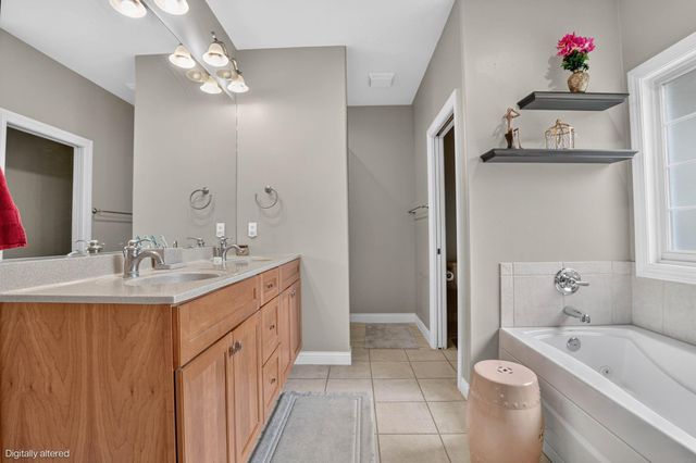 1216 Lake Ridge Drive, Cedar Falls, IA 50613