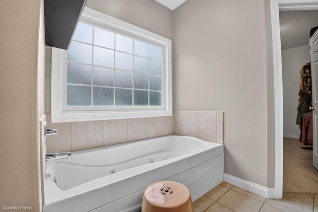 1216 Lake Ridge Drive, Cedar Falls, IA 50613