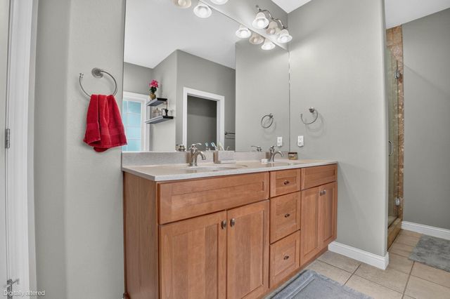 1216 Lake Ridge Drive, Cedar Falls, IA 50613
