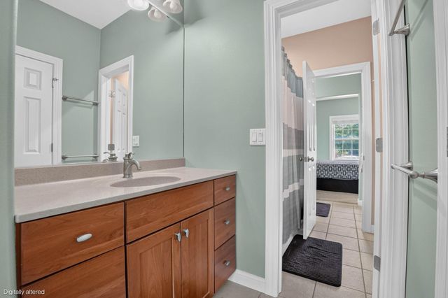 1216 Lake Ridge Drive, Cedar Falls, IA 50613