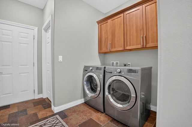 1216 Lake Ridge Drive, Cedar Falls, IA 50613