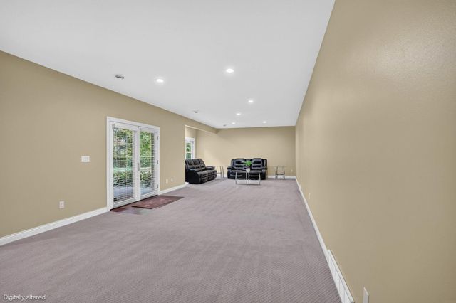 1216 Lake Ridge Drive, Cedar Falls, IA 50613
