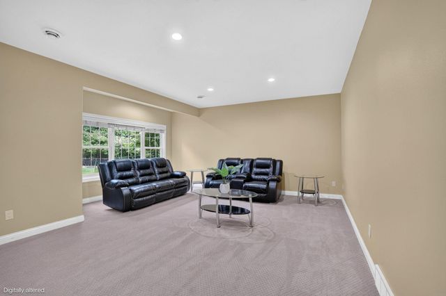 1216 Lake Ridge Drive, Cedar Falls, IA 50613