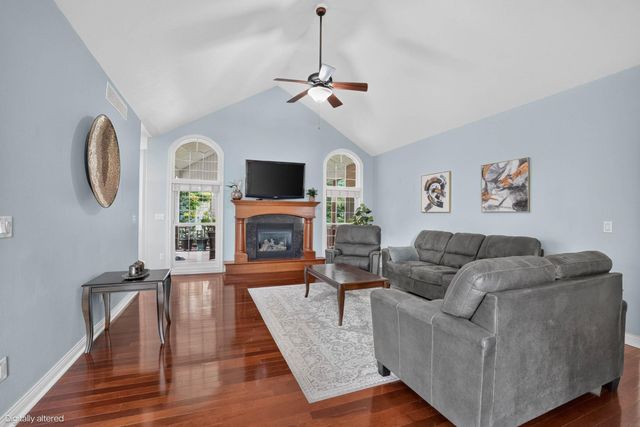 1216 Lake Ridge Drive, Cedar Falls, IA 50613