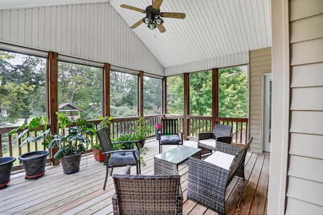 1216 Lake Ridge Drive, Cedar Falls, IA 50613